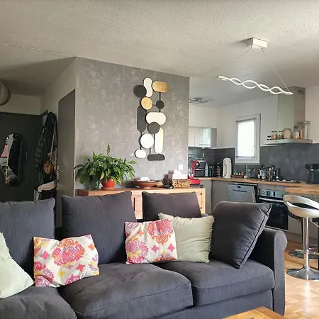 Appartement Deux Pieces Au Calme